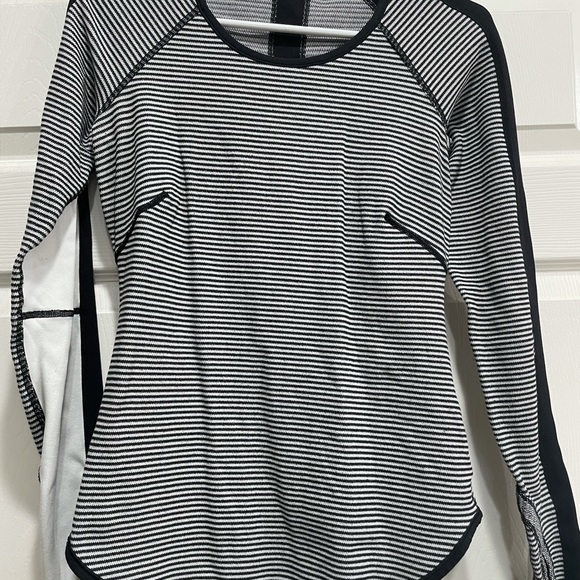 Lululemon- Pullover - Picture 4 of 6